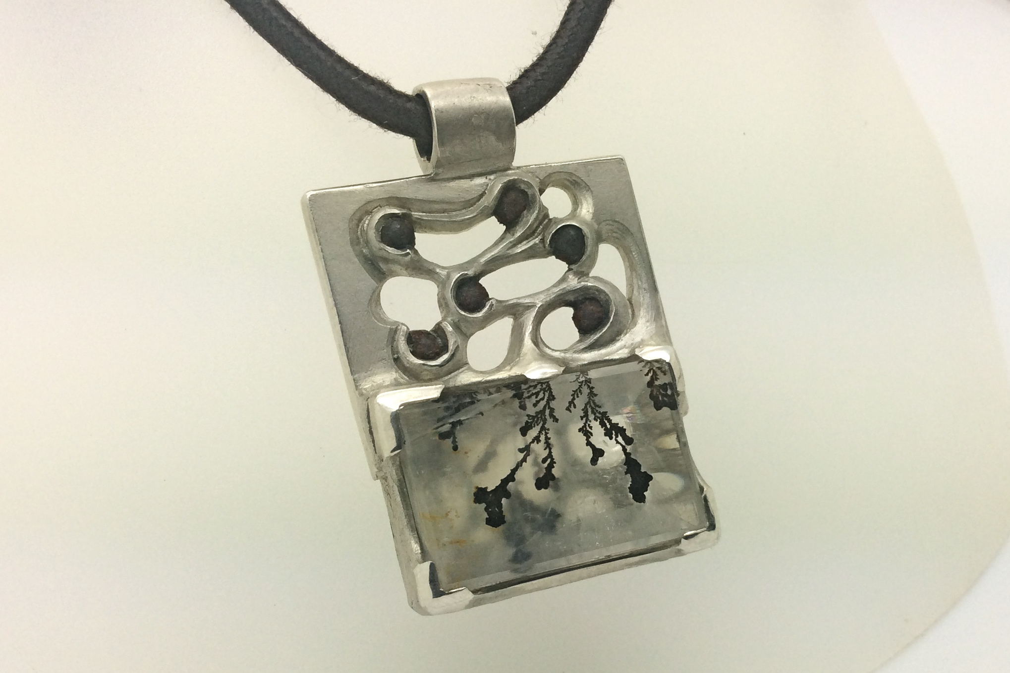 SEEDS 5 pendant – ‘seeds’ series